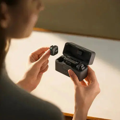 Microphone sans fil DJI Mic Mini avec 2 émetteurs et 1 récepteur pour smartphone et caméra disponible chez Hizem World Tunisie